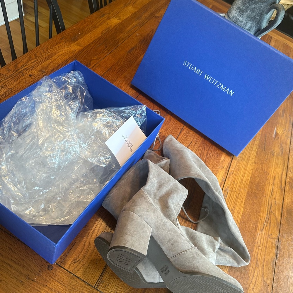 Stuart Weitzman - Picture 4 of 5